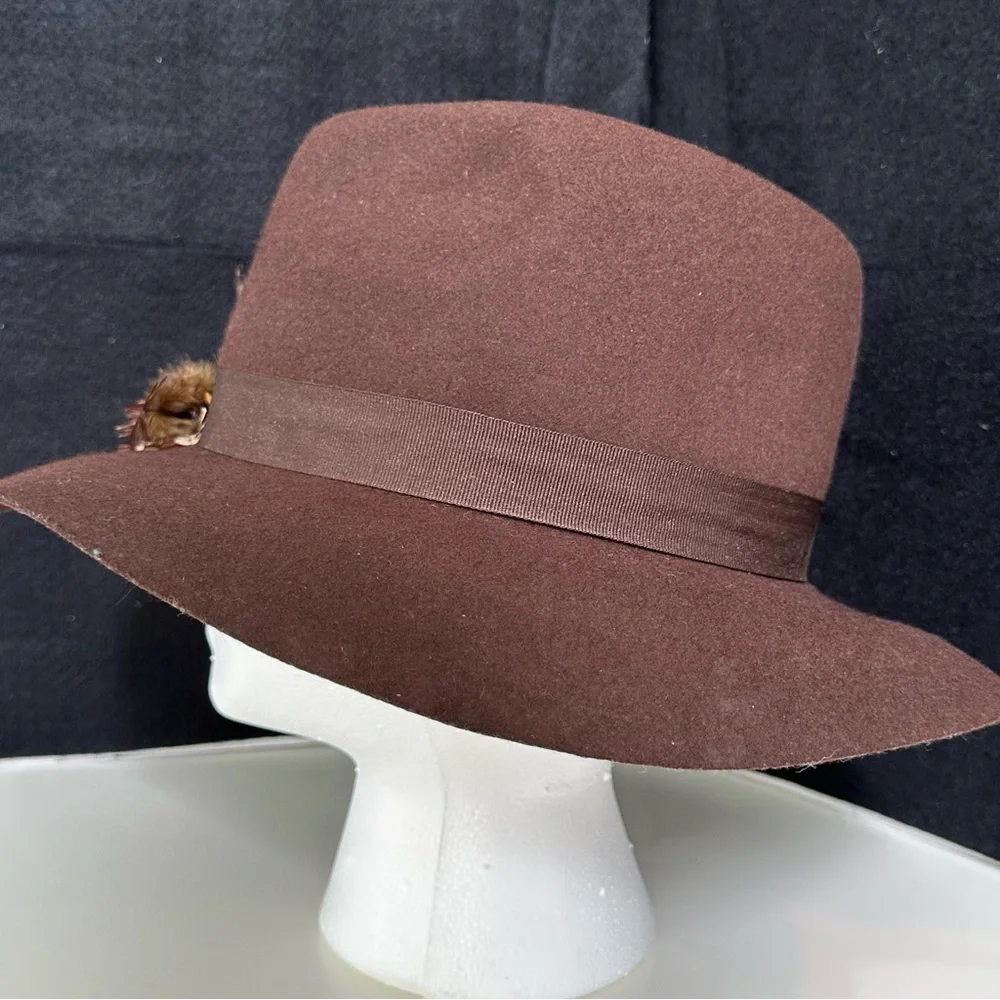 Liz Claiborne Women’s Fedora- Brown Wool Felt With Feather Highlights- NWT